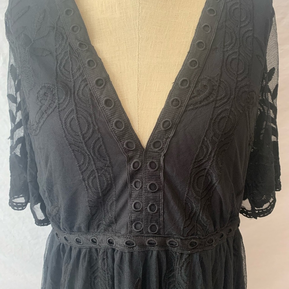 Beautiful Lace Detail Dress - Picture 5 of 9